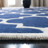 Safavieh Chatham 5'-0" x 8'-0" Rug in Dark Blue / Ivory