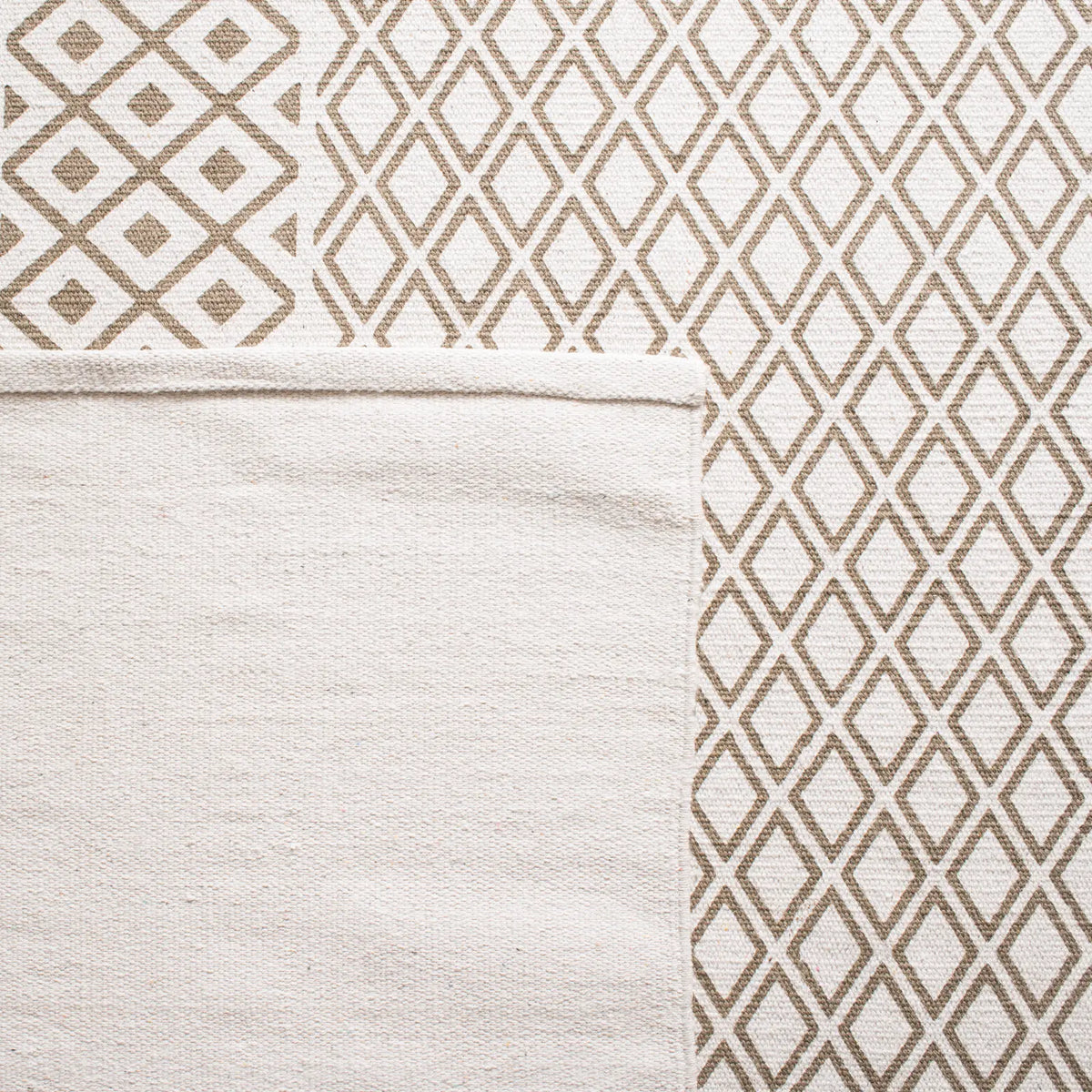 Safavieh Cedar Brook 5'-0" x 8'-0" Rug in Grey / Ivory