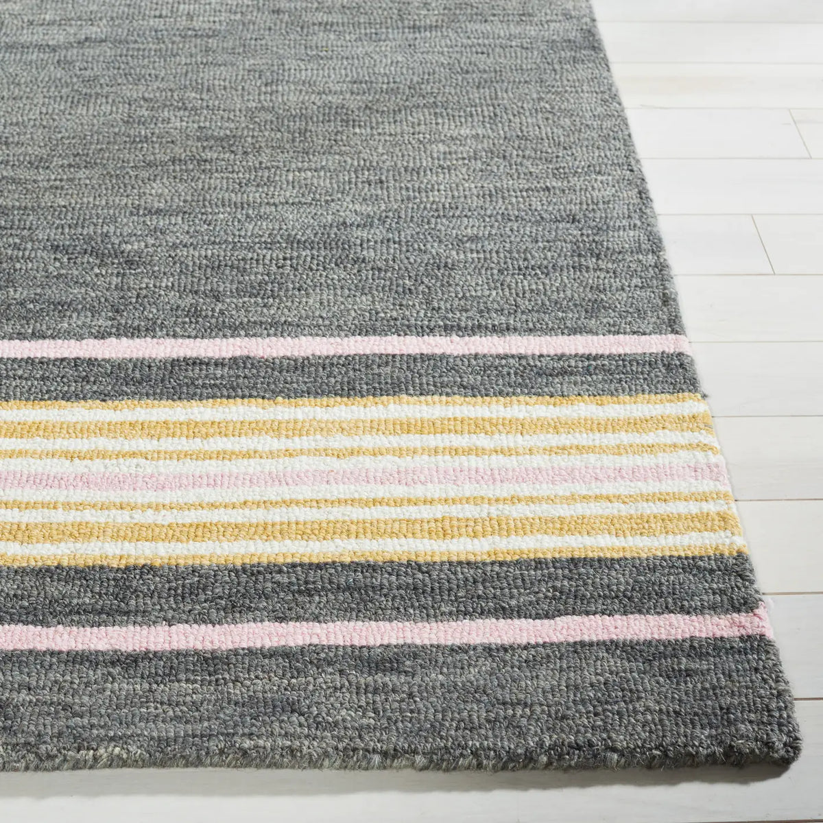 Safavieh Metro 6'-0" x 9'-0" Rug in Charcoal / Pink