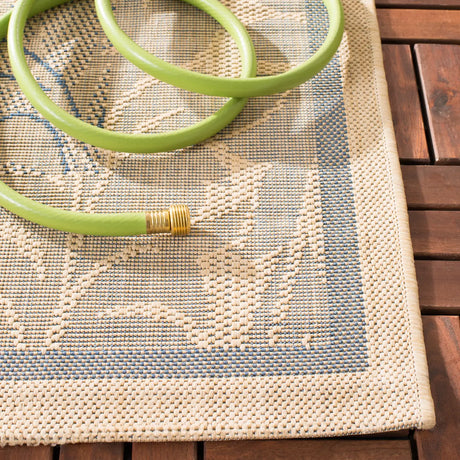 Safavieh Courtyard 4'-0" x 5'-7" Rug in Natural / Blue