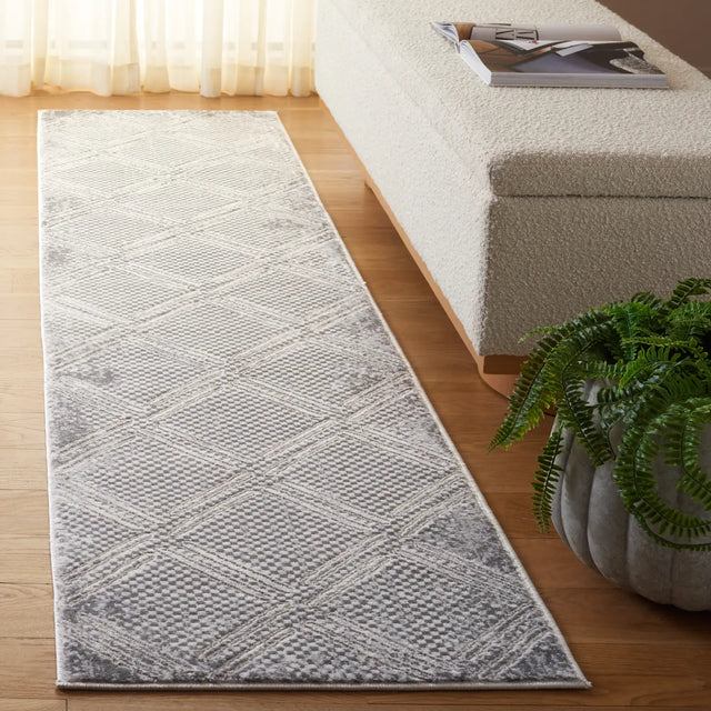 Safavieh Hanna 2'-0" x 8'-0" Rug in Grey / Ivory