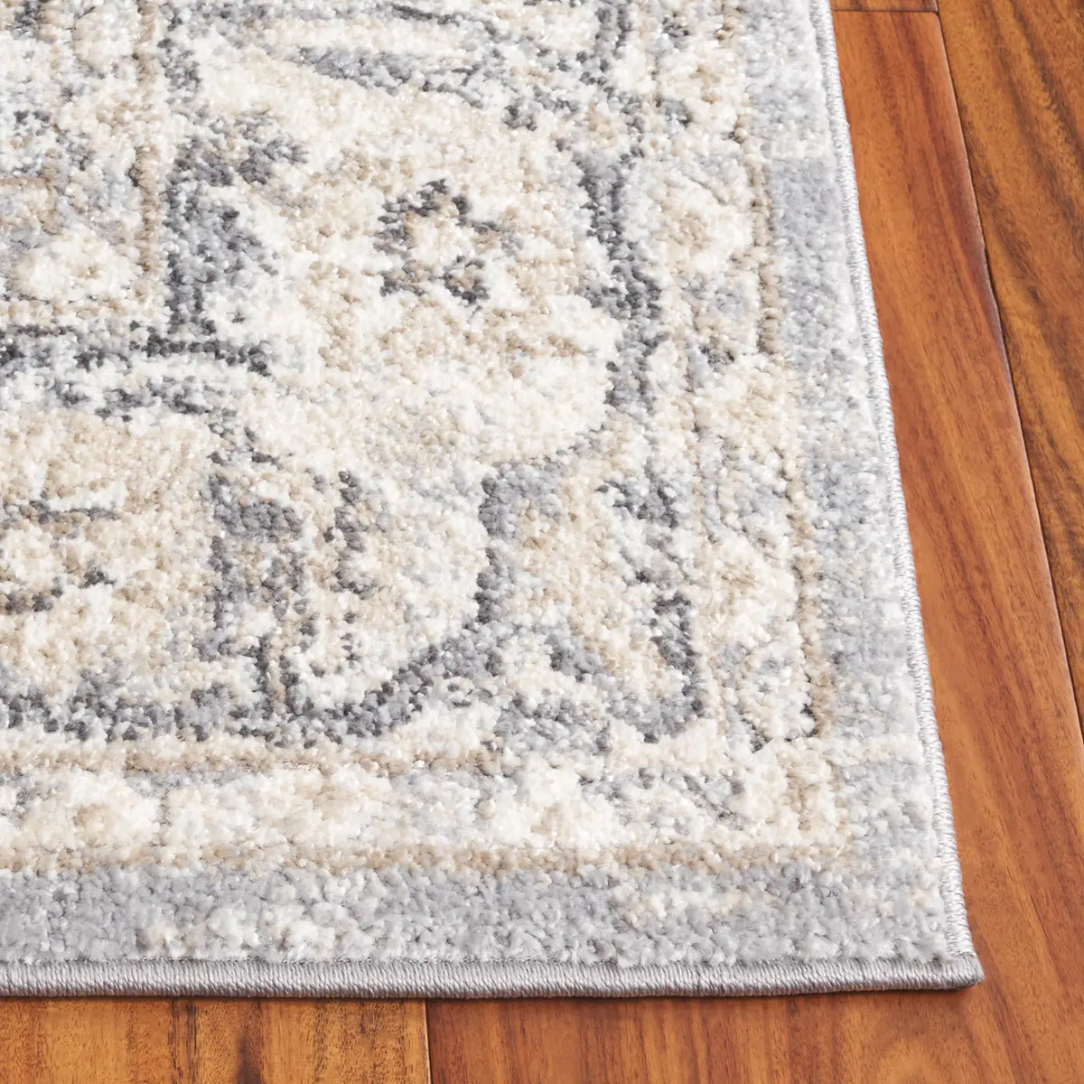 Safavieh Opal 4'-0" x 6'-0" Rug in Grey / Ivory