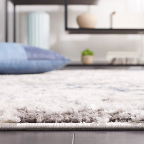 Safavieh Petra 4'-0" x 6'-0" Rug in Ivory / Blue