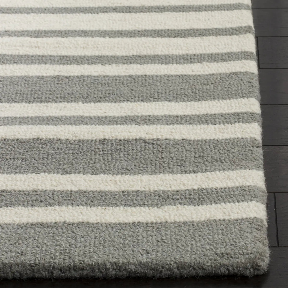 Safavieh Safavieh Kids 5'-0" x 7'-0" Rug in Grey / Multi