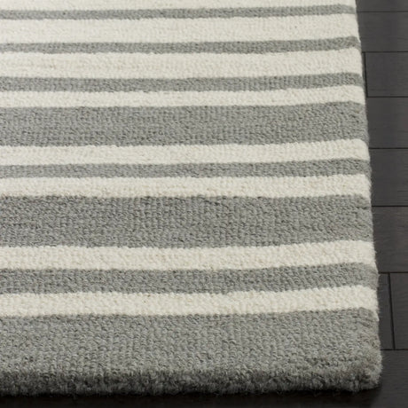 Safavieh Safavieh Kids 5'-0" x 7'-0" Rug in Grey / Multi