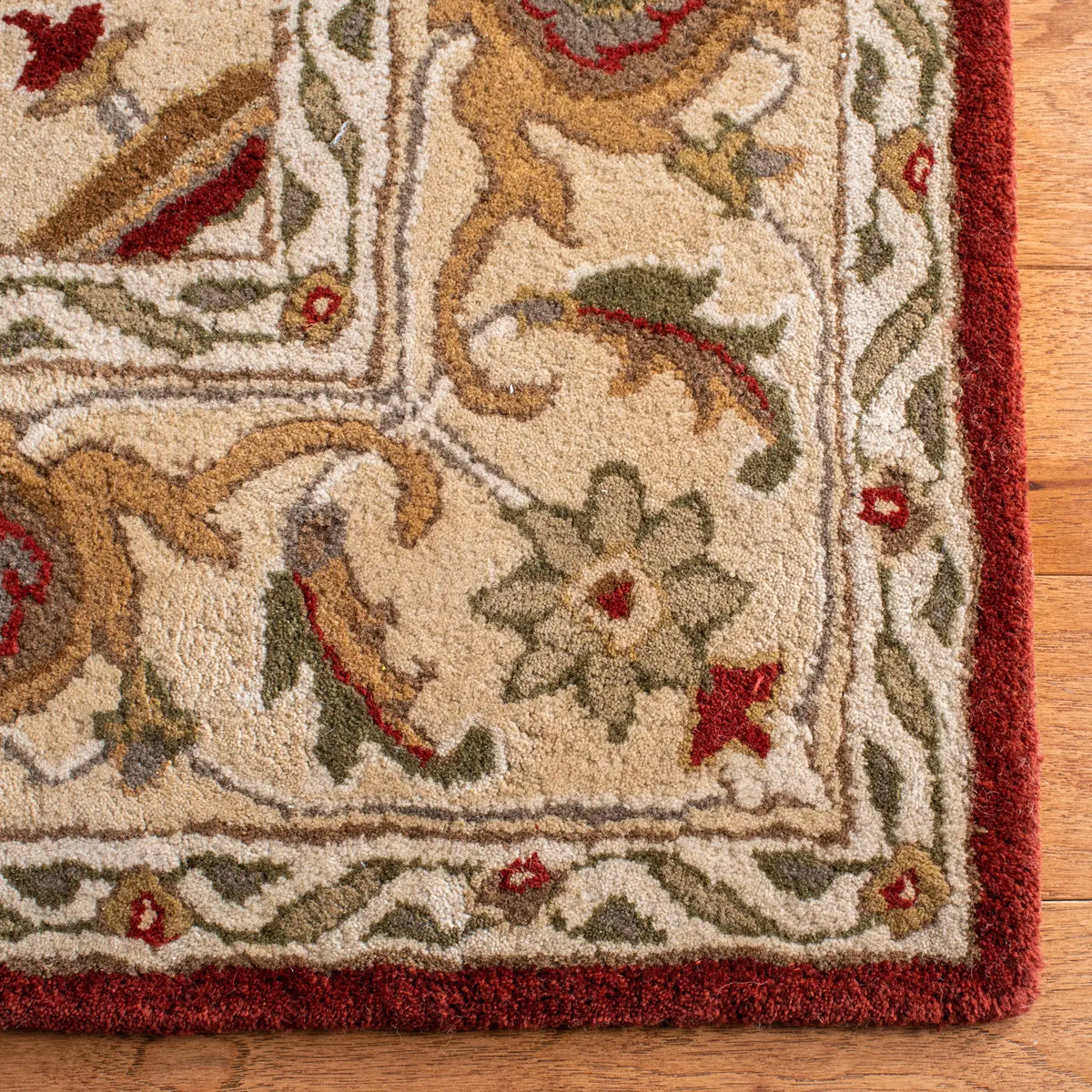Safavieh Royalty 4'-0" x 6'-0" Rug in Red / Beige