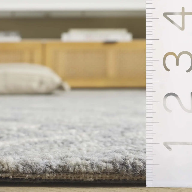 Safavieh Trace 4'-0" x 6'-0" Rug in Grey
