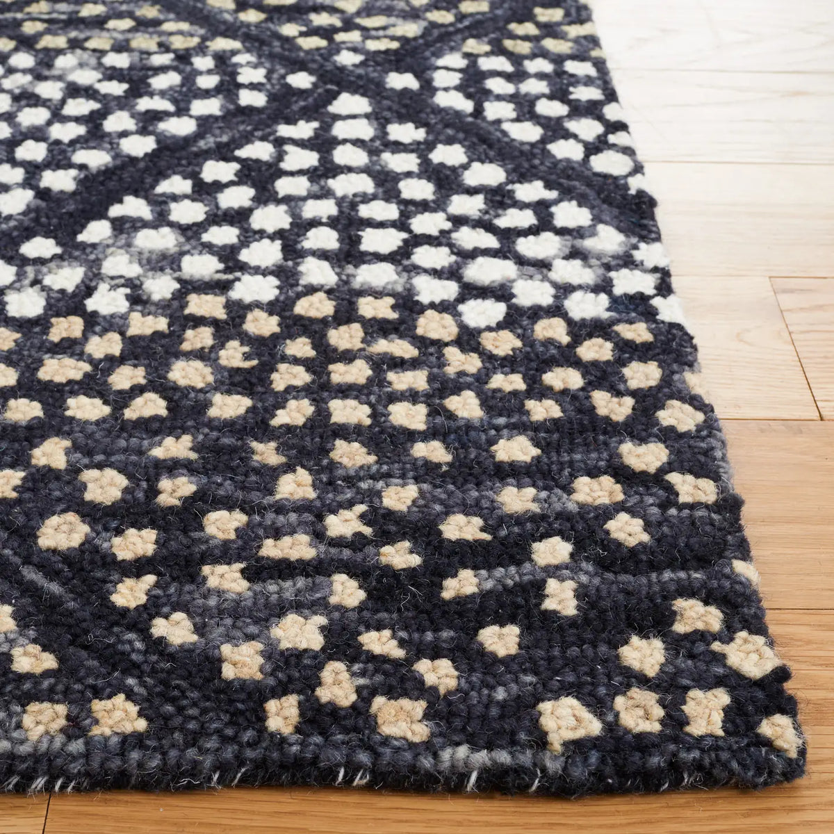 Safavieh Trace 4'-0" x 6'-0" Rug in Navy / Ivory
