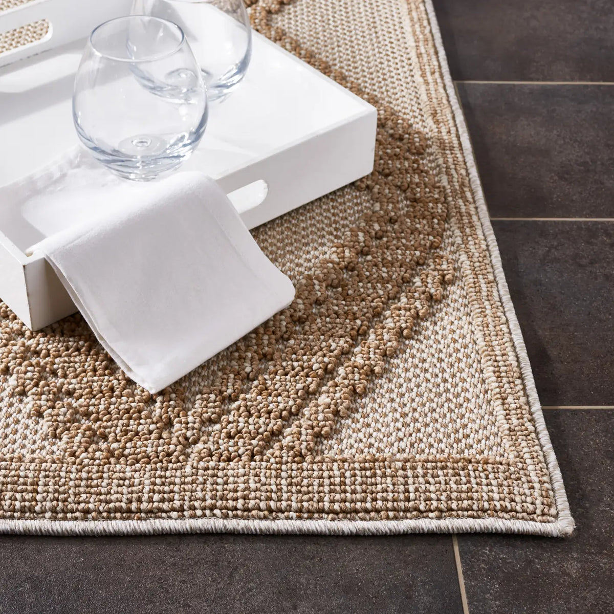 Safavieh Global 4'-0" x 6'-0" Rug in Beige / Brown