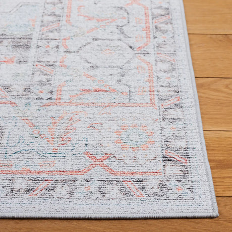 Safavieh Tucson 4'-0" x 6'-0" Rug in Light Grey / Light Green
