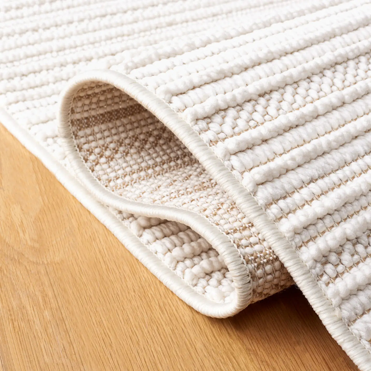 Safavieh Camden 4'-0" x 6'-0" Rug in Ivory
