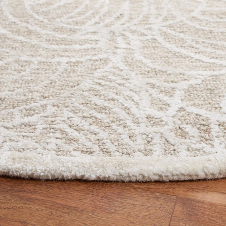 Safavieh Precious 6'-0" x 6'-0" Rug in Beige / Ivory