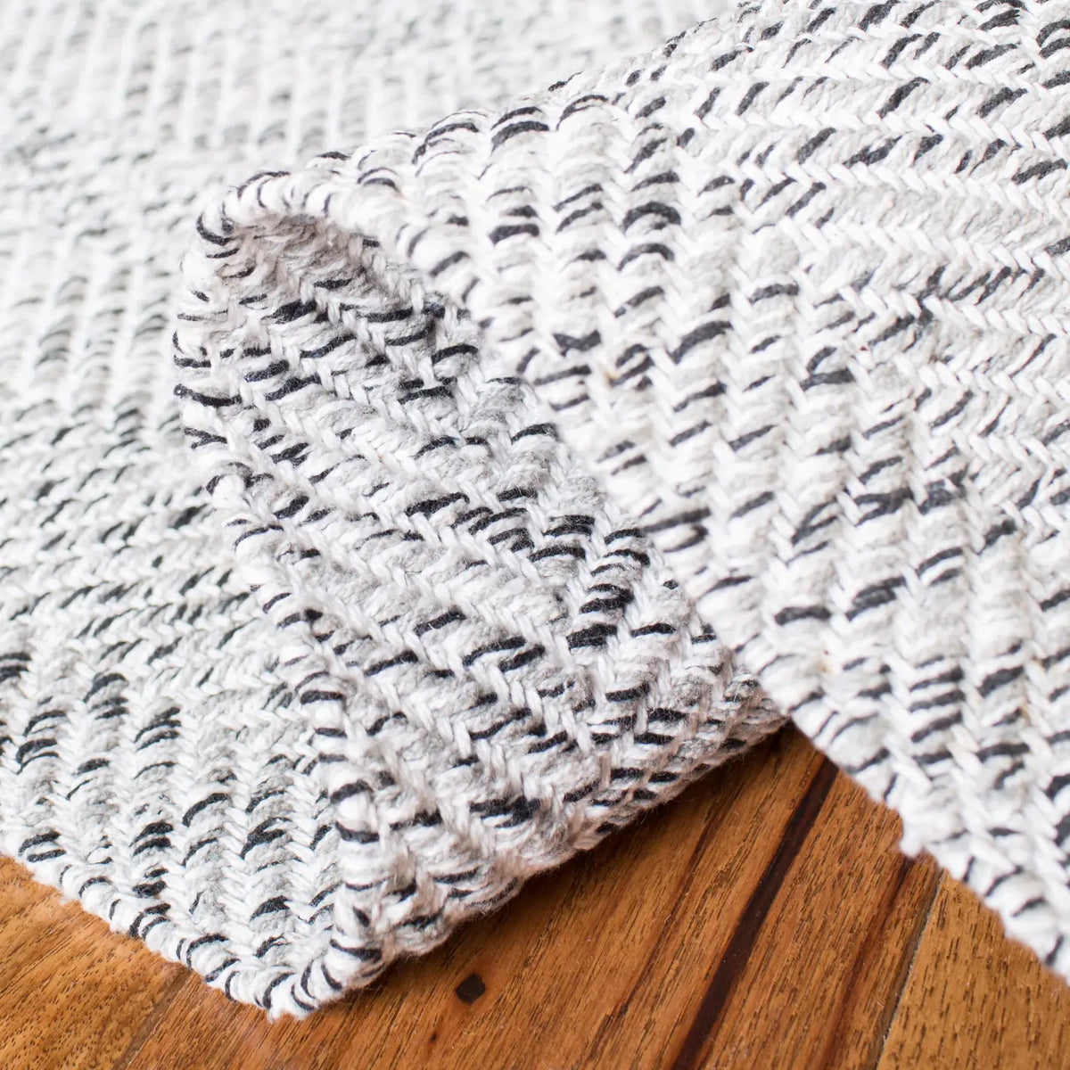 Safavieh Nantucket 4'-0" x 6'-0" Rug in Charcoal