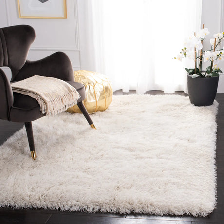 Safavieh Shag 5'-0" x 7'-0" Rug in Pearl