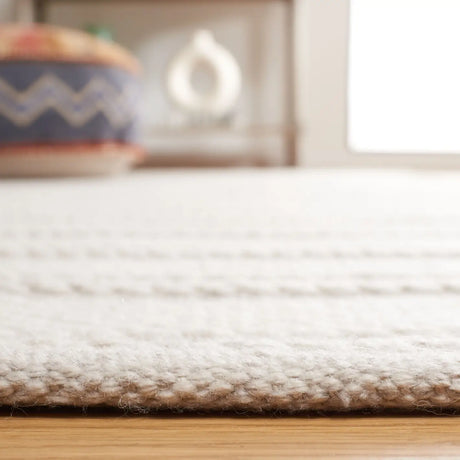 Safavieh Kilim 4'-0" x 6'-0" Rug in Grey / Ivory