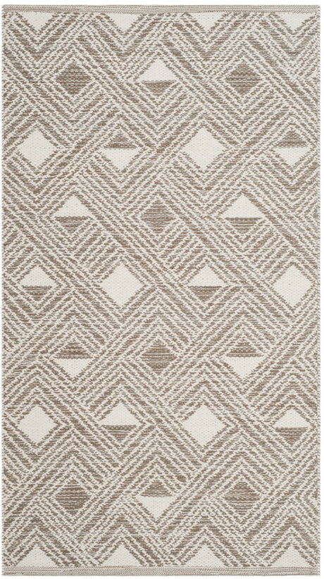 Safavieh Montauk 2'-3" x 3'-9" Rug in Beige / Ivory