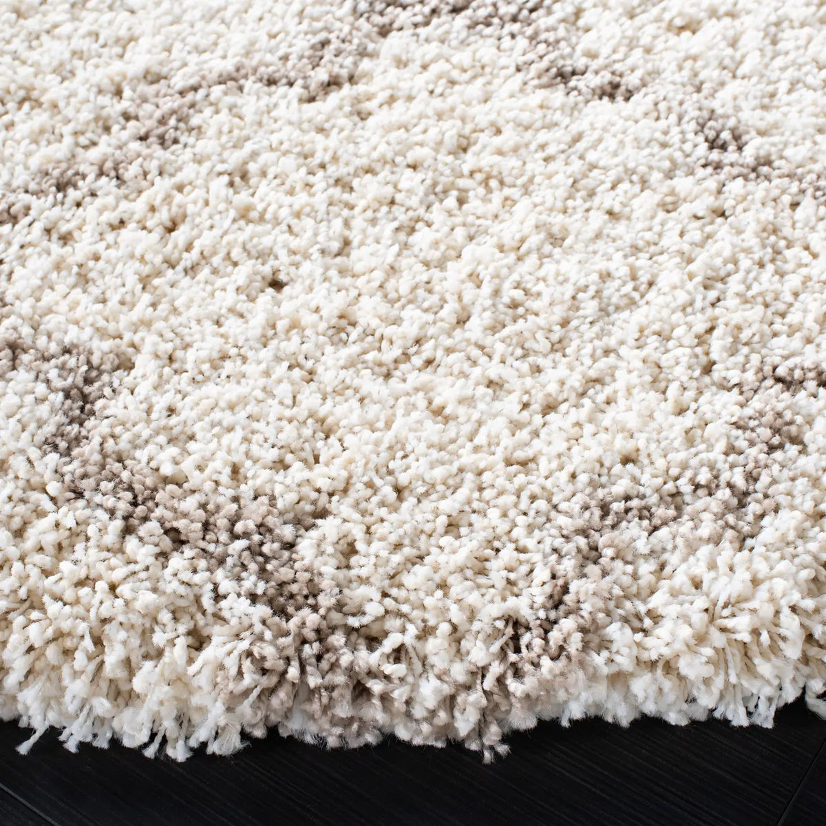 Safavieh Hudson Shag 7'-0" x 7'-0" Rug in Ivory / Beige