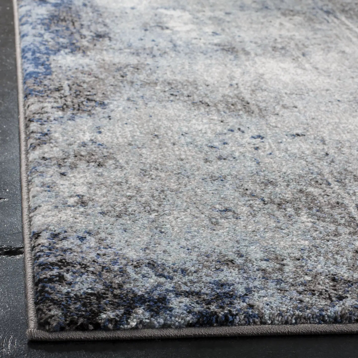 Safavieh Galaxy 4'-0" x 6'-0" Rug in Charcoal / Blue