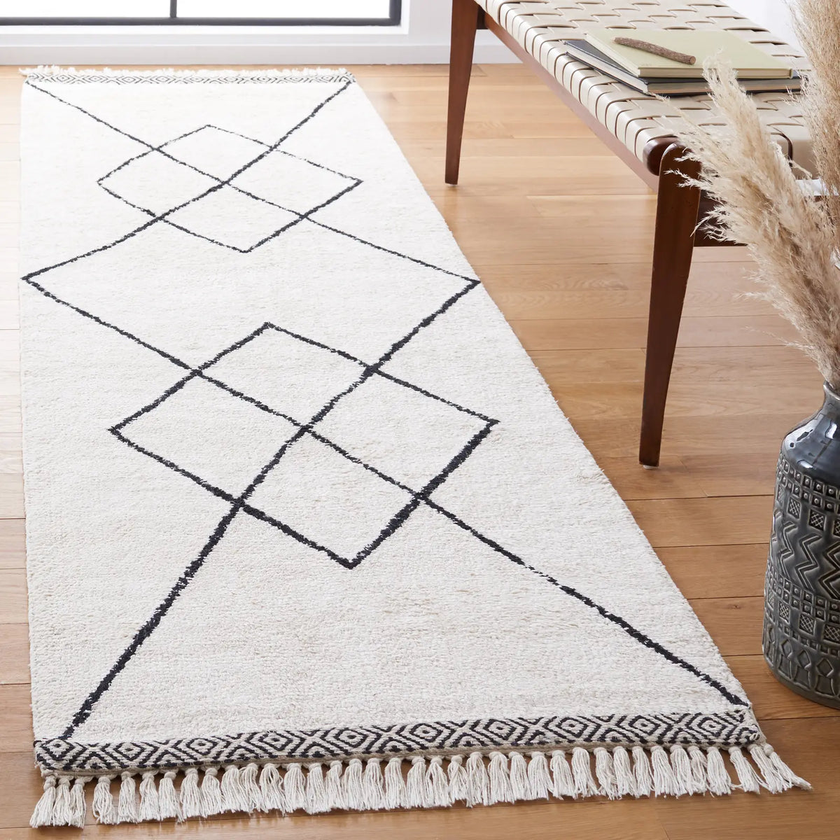 Safavieh Easy Care 2'-3" x 11'-0" Rug in Ivory / Black