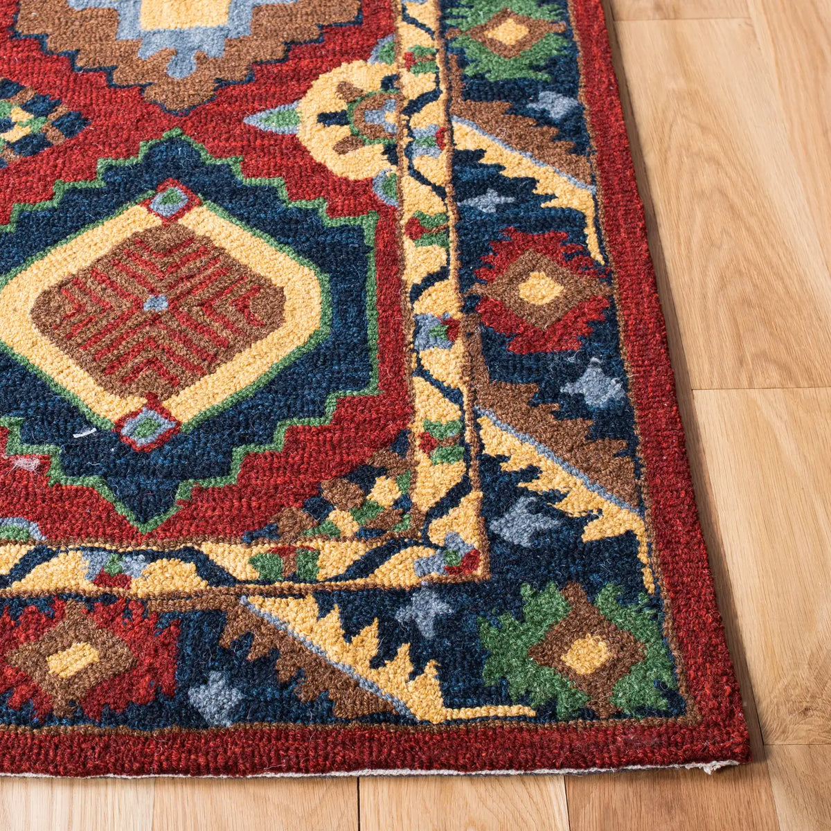 Safavieh Heritage 4'-0" x 6'-0" Rug in Red / Gold