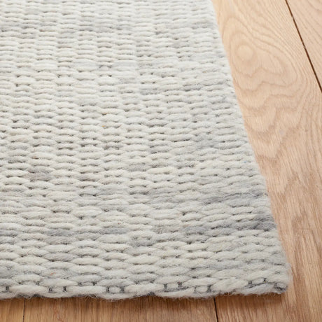 Safavieh Marbella 4'-0" x 6'-0" Rug in Light Grey