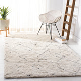 Safavieh Casablanca 4'-0" x 6'-0" Rug in Ivory / Black