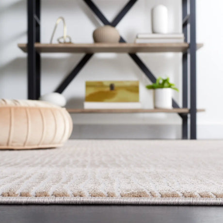 Safavieh Continental 4'-0" x 6'-0" Rug in Beige / Grey