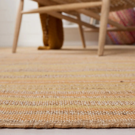 Safavieh Kilim 4'-0" x 6'-0" Rug in Natural / Gold