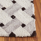 Safavieh Genre 4'-0" x 6'-0" Rug in Ivory / Brown