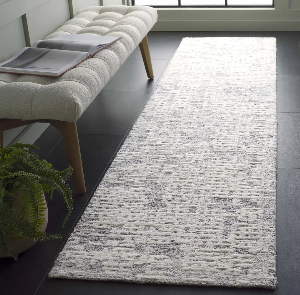 Safavieh Ebony 2'-3" x 9'-0" Rug in Ivory / Grey