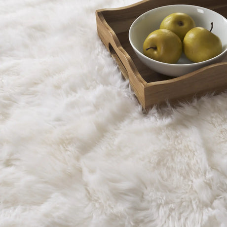 Safavieh Sheep Skin 3'-0" x 3'-0" Rug in Natural / White