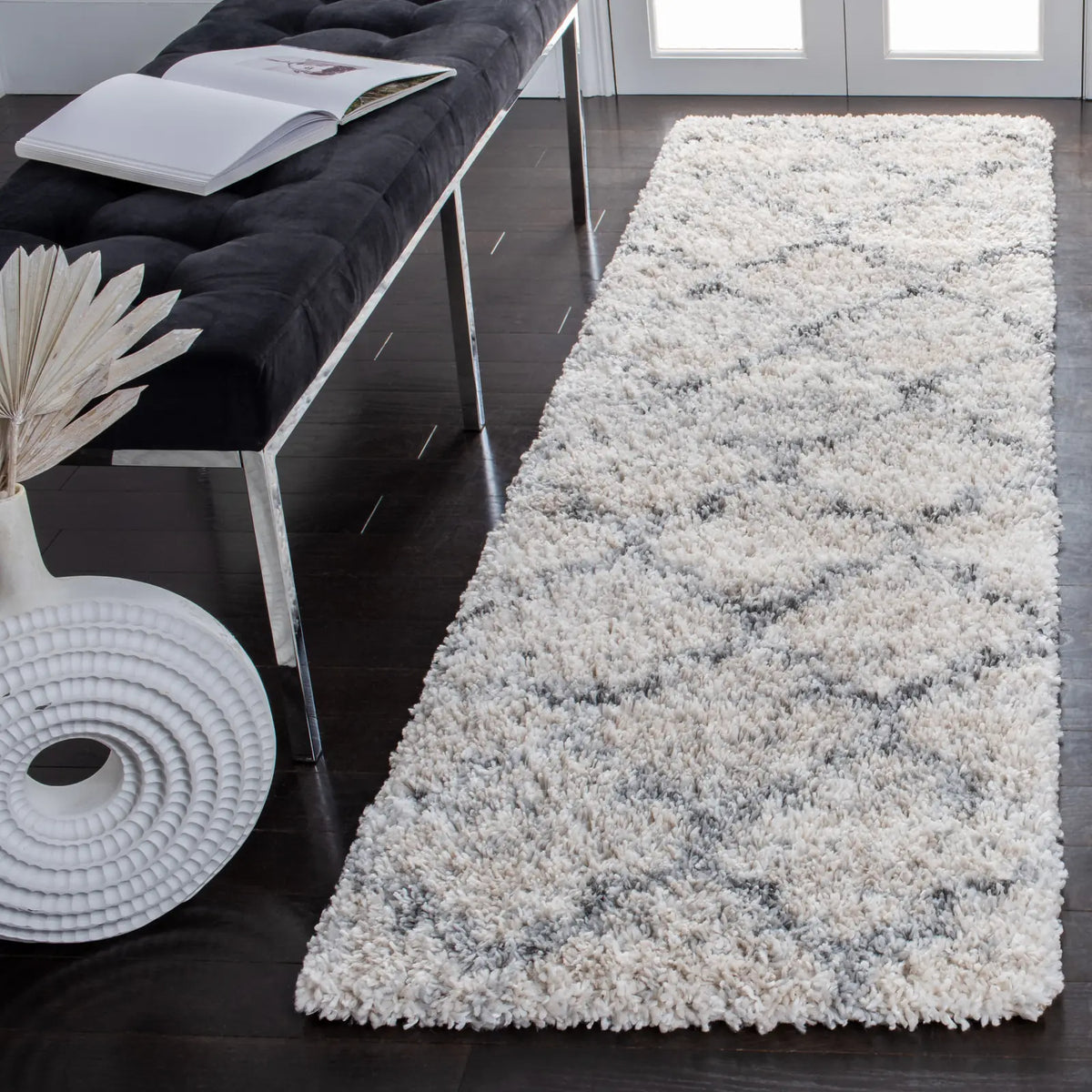 Safavieh Fontana Shag  800 2'-3" x 10'-0" Rug in Grey / Ivory