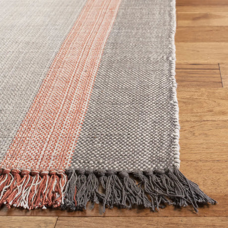 Safavieh Montauk 5'-0" x 8'-0" Rug in Terracotta / Grey