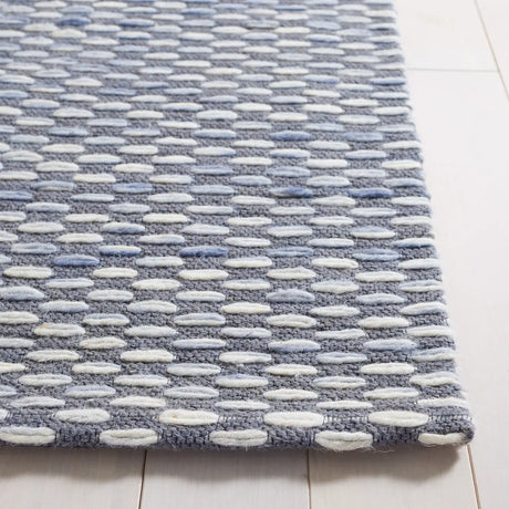 Safavieh Marbella 4'-0" x 6'-0" Rug in Grey / Beige