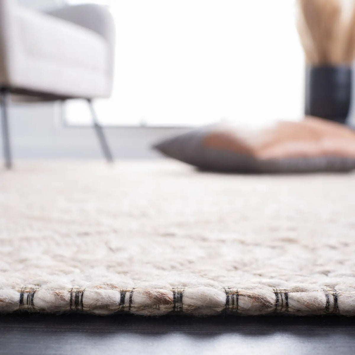 Safavieh Marbella 4'-0" x 6'-0" Rug in Natural / Beige