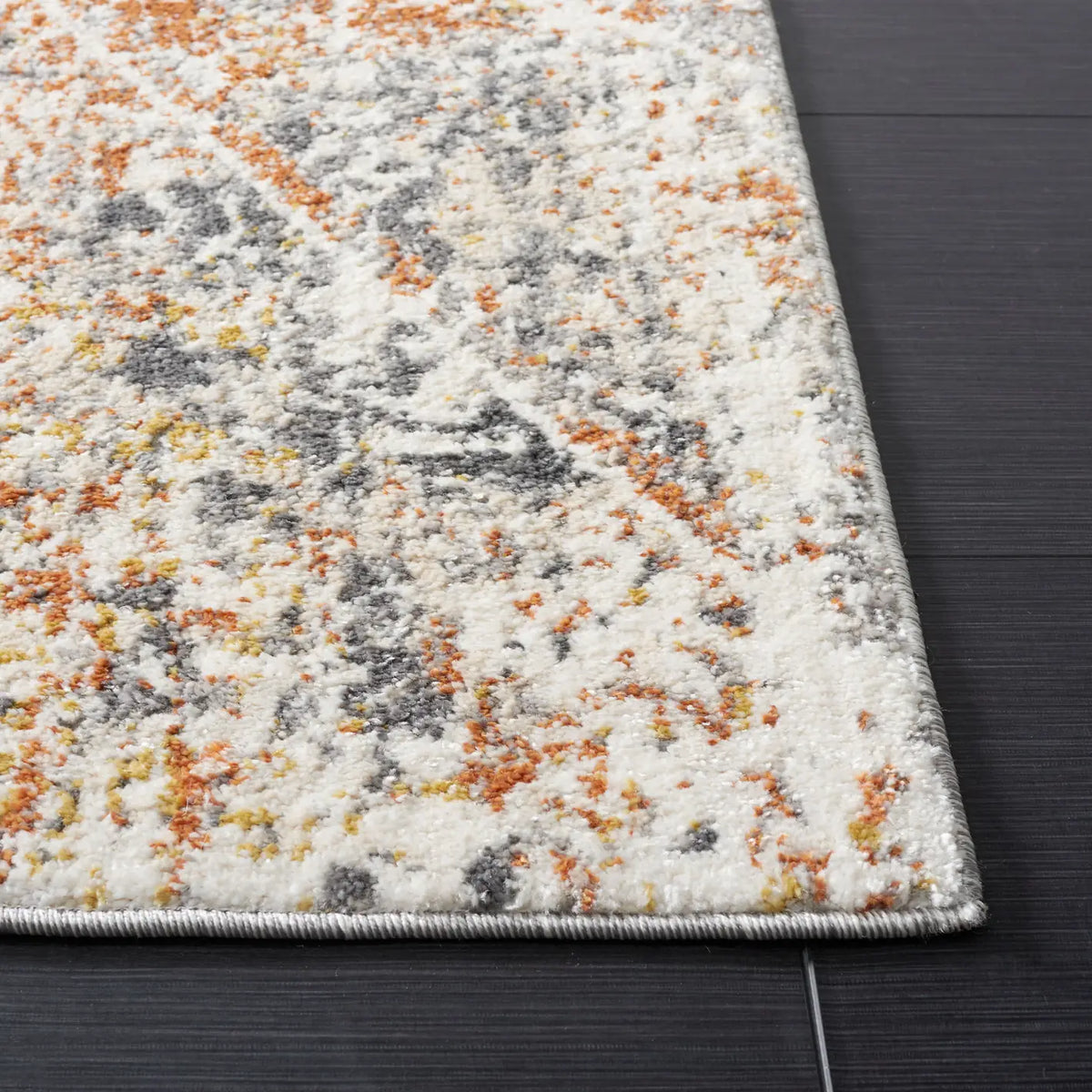 Safavieh Aston 4'-0" x 6'-0" Rug in Ivory / Grey