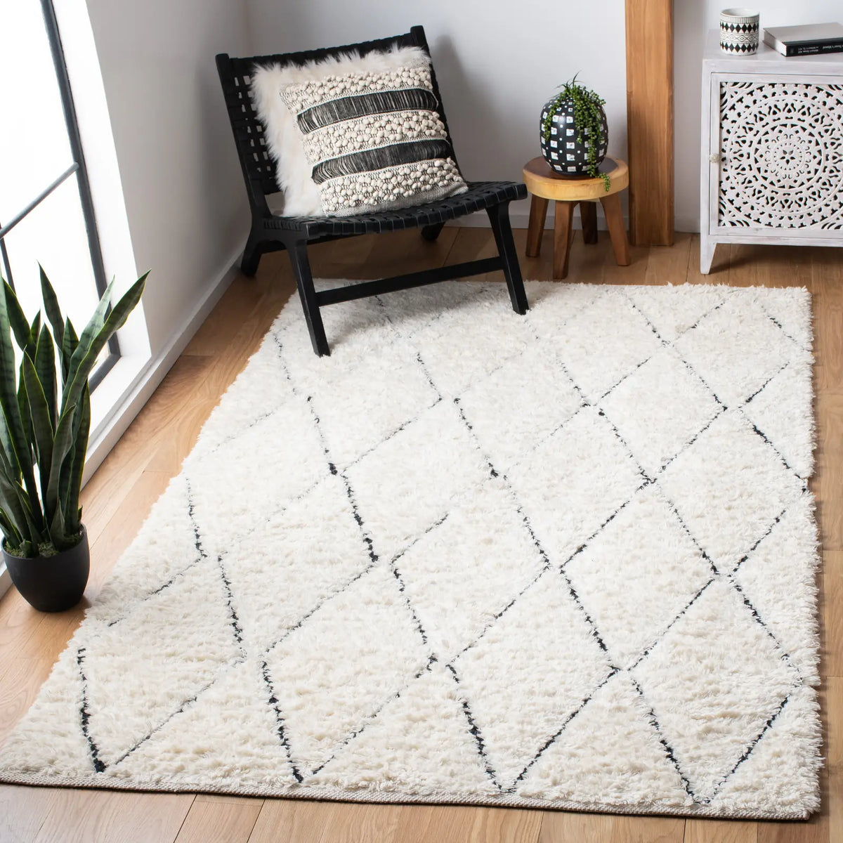 Safavieh Natura 4'-0" x 6'-0" Rug in Ivory / Black