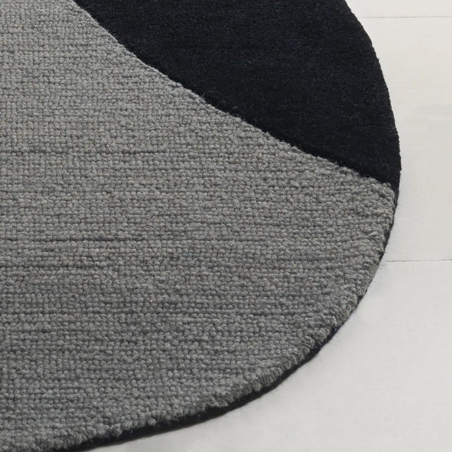 Safavieh Novelty 5'-0" x 8'-0" Rug in Black / Grey