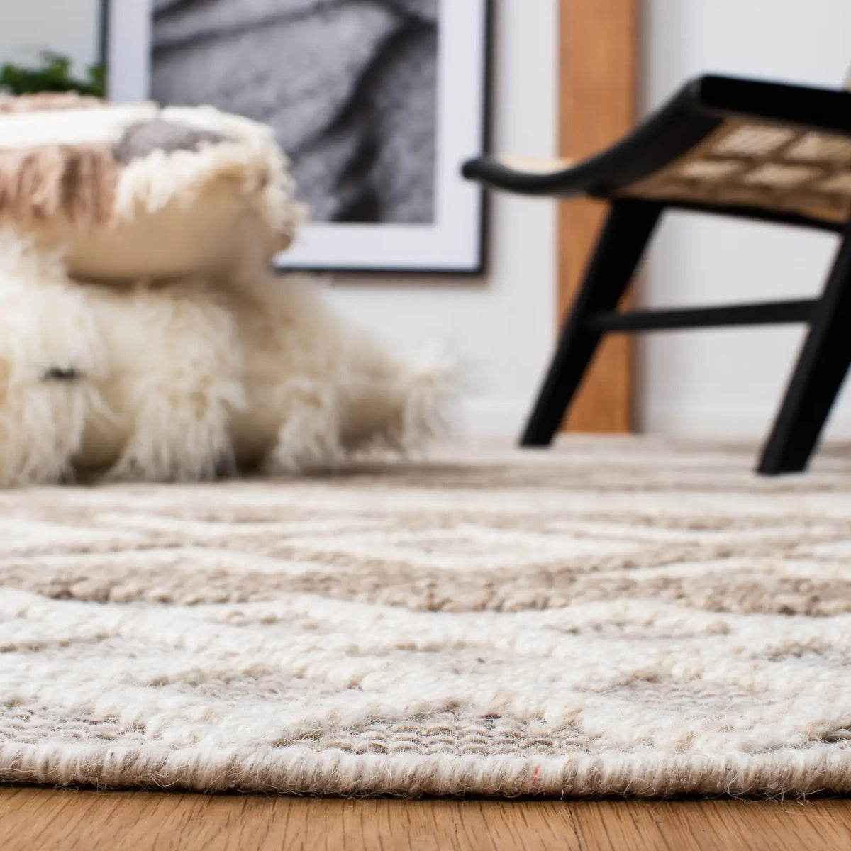 Safavieh Vermont 4'-0" x 6'-0" Rug in Ivory / Grey