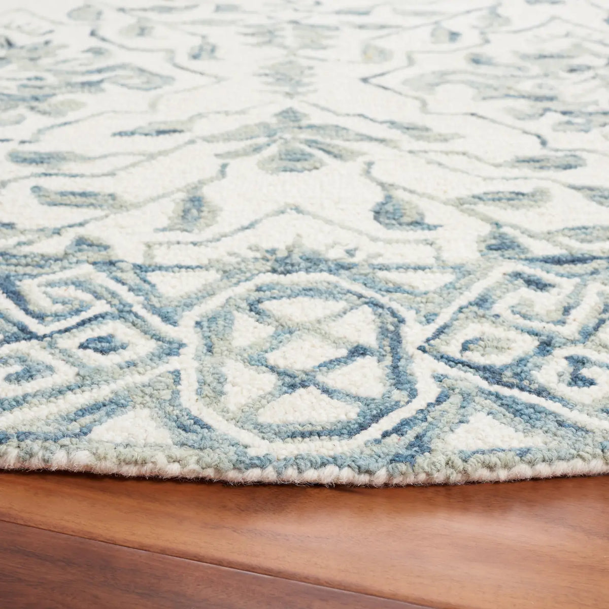 Safavieh Dip Dye 5'-0" x 5'-0" Rug in Blue / Ivory