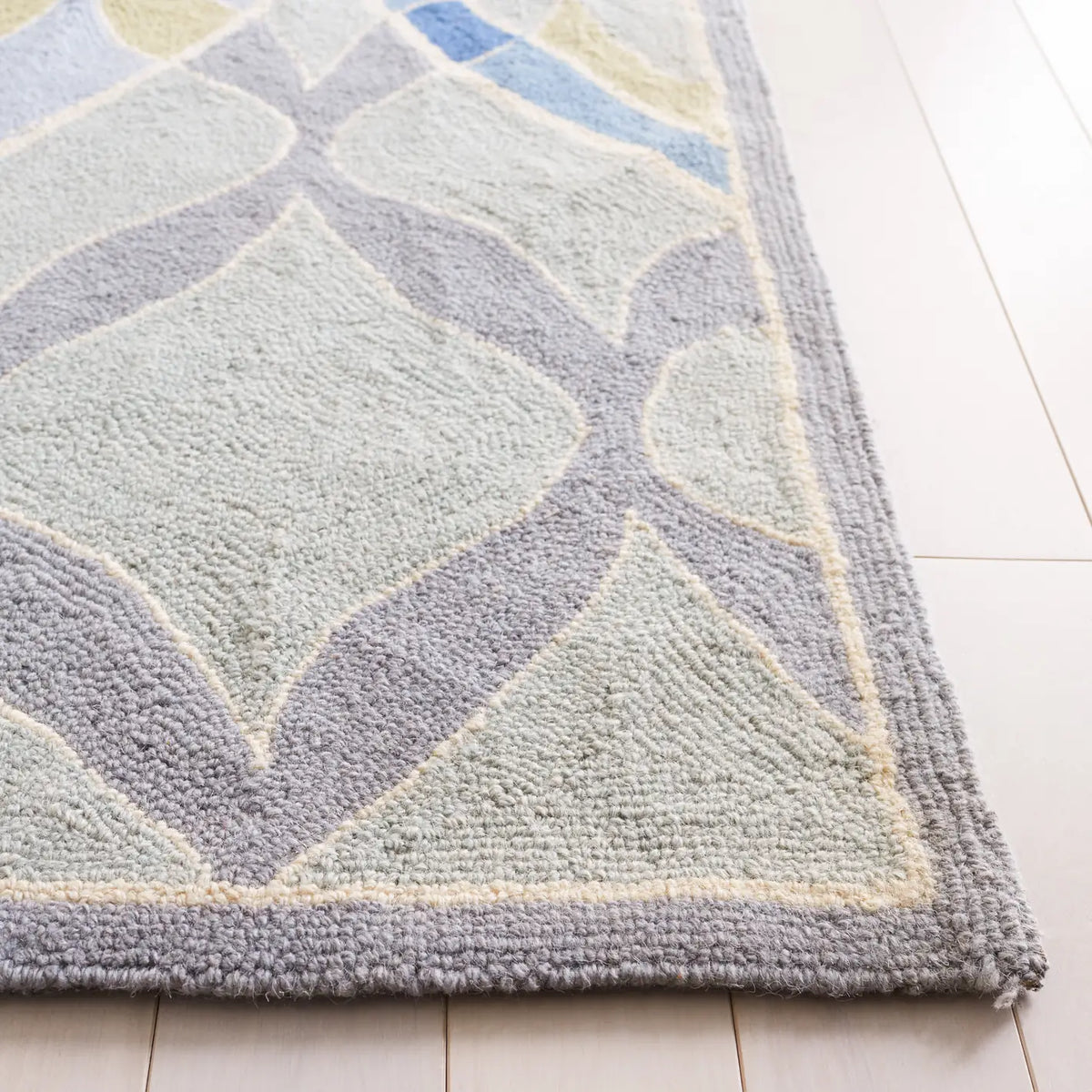Safavieh Chelsea 3'-9" x 5'-9" Rug in Multi