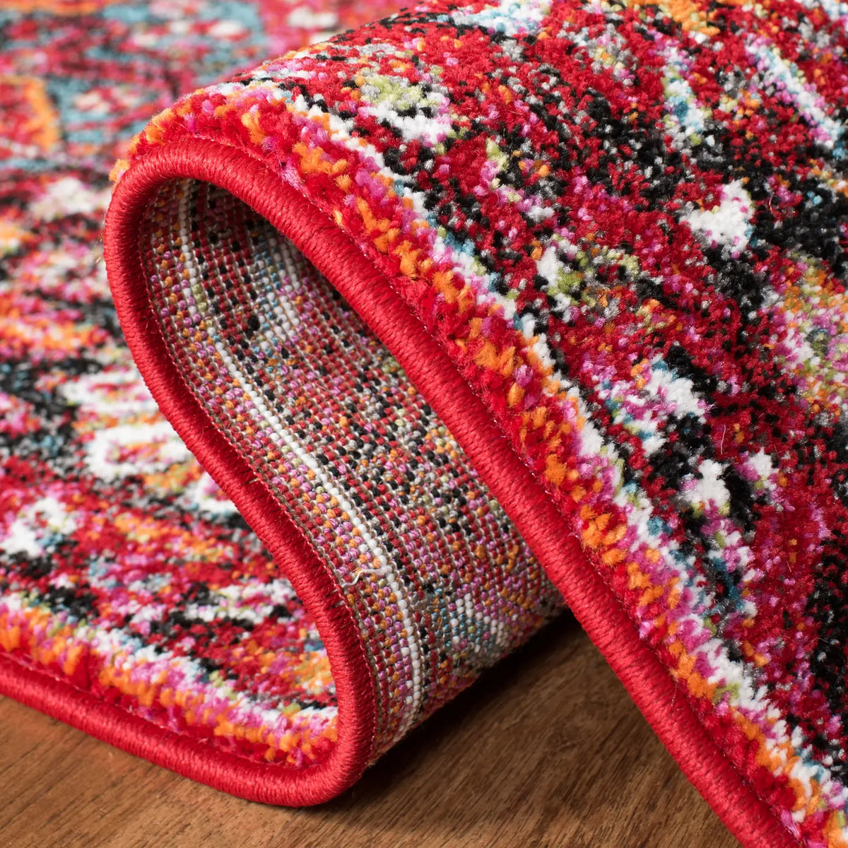Safavieh Vintage Hamadan 5'-3" x 7'-6" Rug in Red / Multi