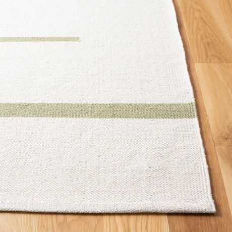 Safavieh Montauk 4'-0" x 6'-0" Rug in Ivory / Light Green