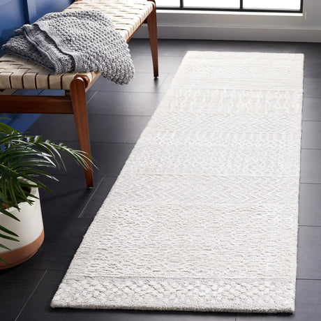 Safavieh Glamour 2'-3" x 8'-0" Rug in Grey / Ivory