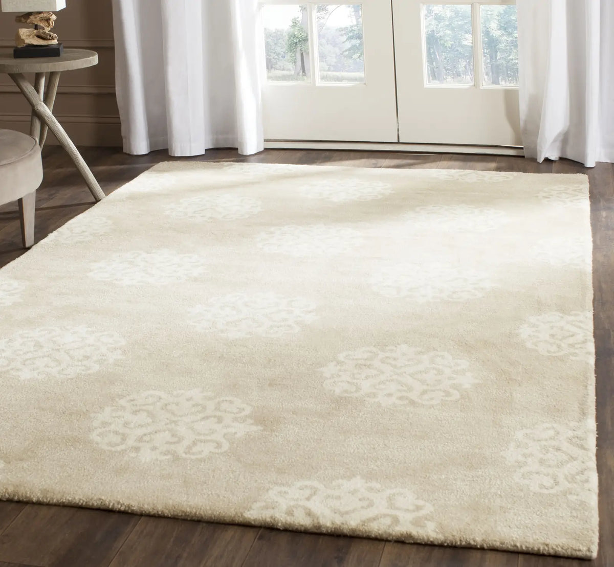 Safavieh Soho 3'-6" x 5'-6" Rug in Beige / Ivory