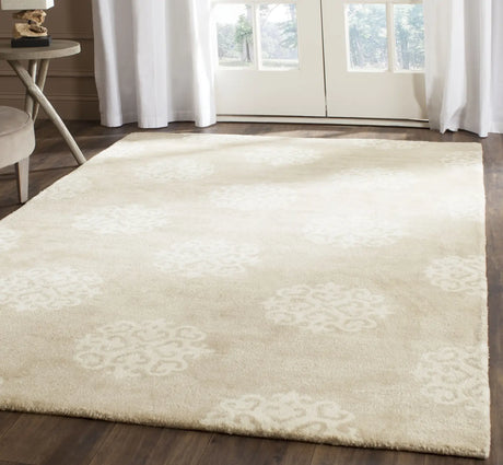 Safavieh Soho 3'-6" x 5'-6" Rug in Beige / Ivory