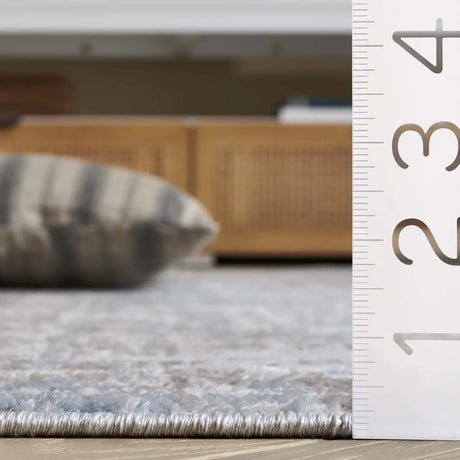Safavieh Mila 4'-0" x 6'-0" Rug in Grey / Light Blue