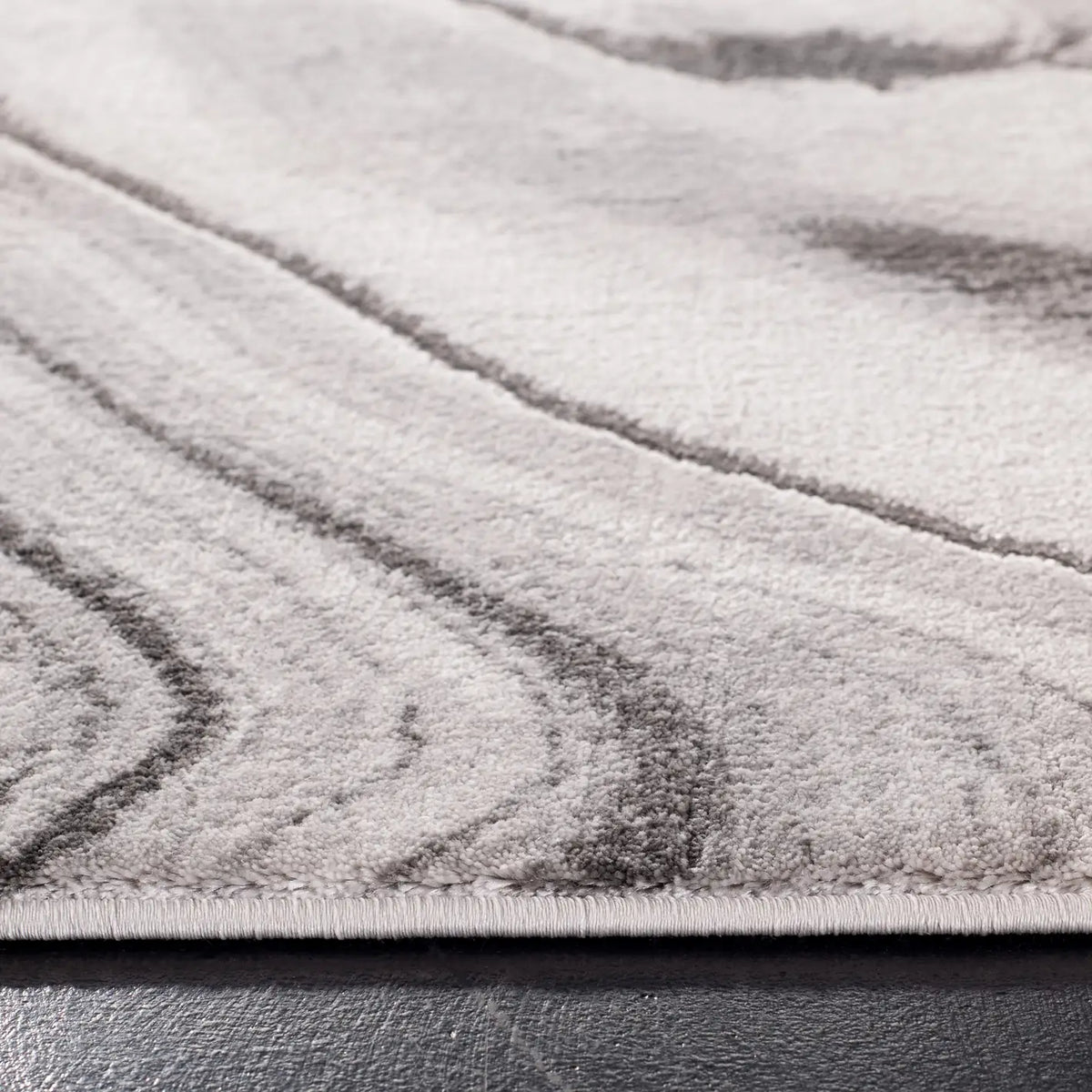 Safavieh Craft 5'-3" x 7'-6" Rug in Grey / Silver
