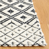 Safavieh Marbella 4'-0" x 6'-0" Rug in Black / Ivory