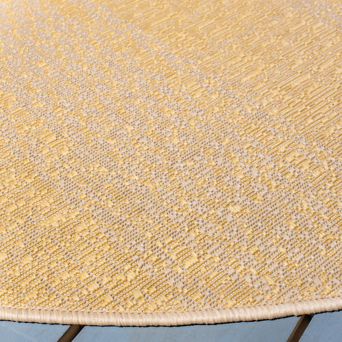 Safavieh Courtyard 6'-7" x 6'-7" Rug in Beige / Gold